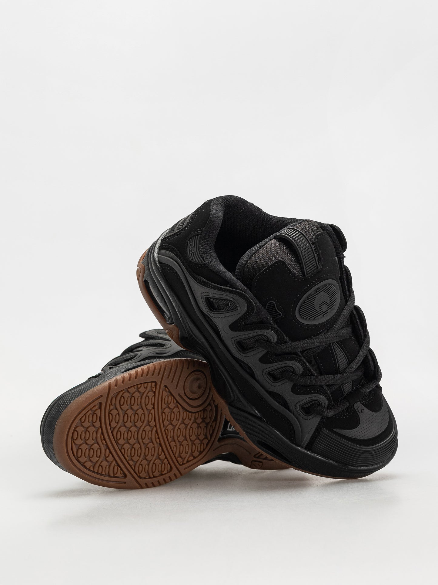 D3 2001 Black / Gum