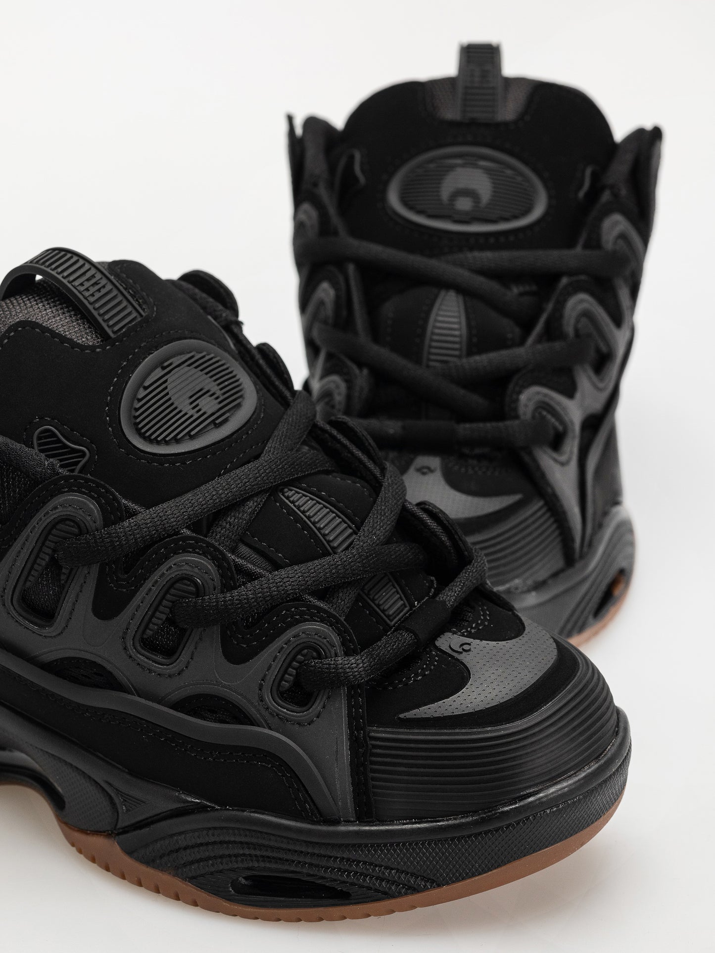 D3 2001 Black / Gum