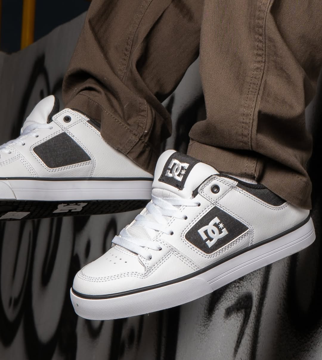 DC PURE BLACK / WHITE